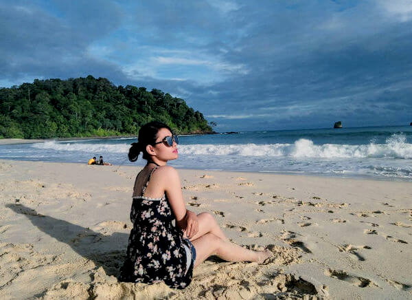 pantai terdekat dari sini pantai sendiki